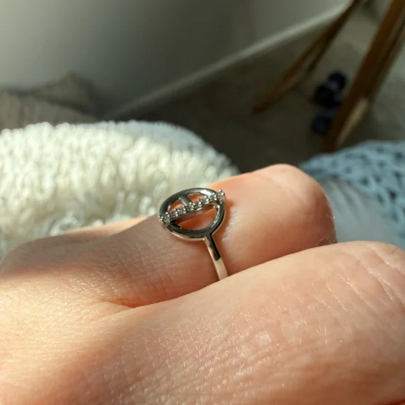 NEW!! White gold plated Circle Bar Pave Ring - Size 6 - Picture 13 of 13